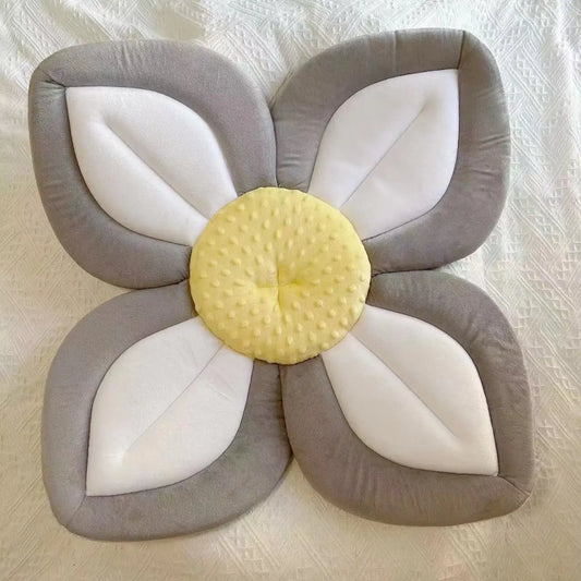 Baby bath mat can lie down fold newborn creative flower bath mat baby bath lotus safety cushion
